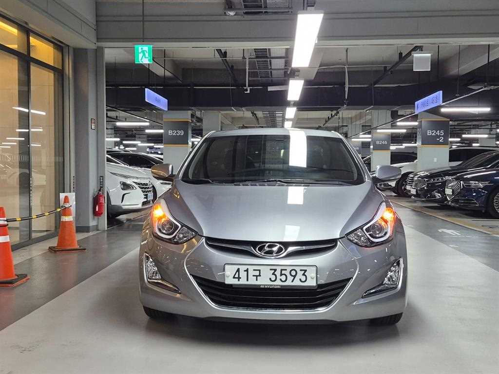 HYUNDAI Avante - Vista 2