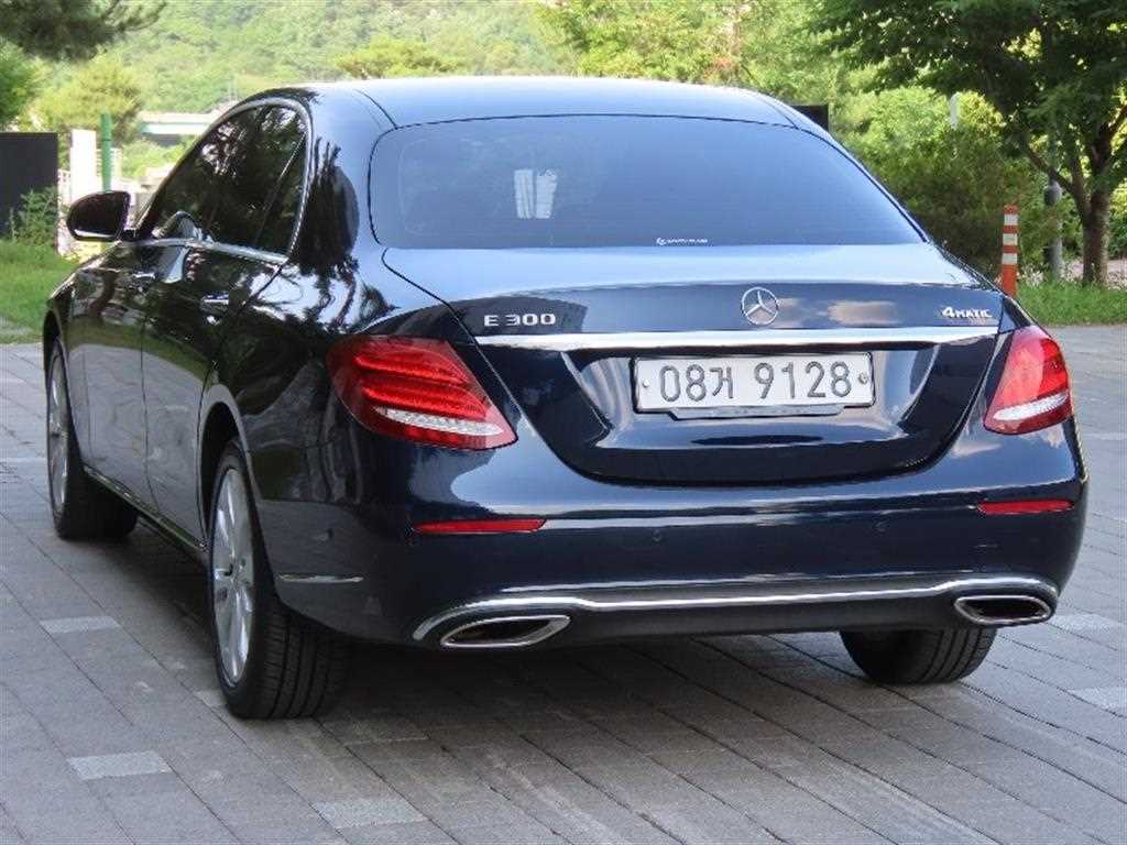 Mercedes Benz E class - Vista 6
