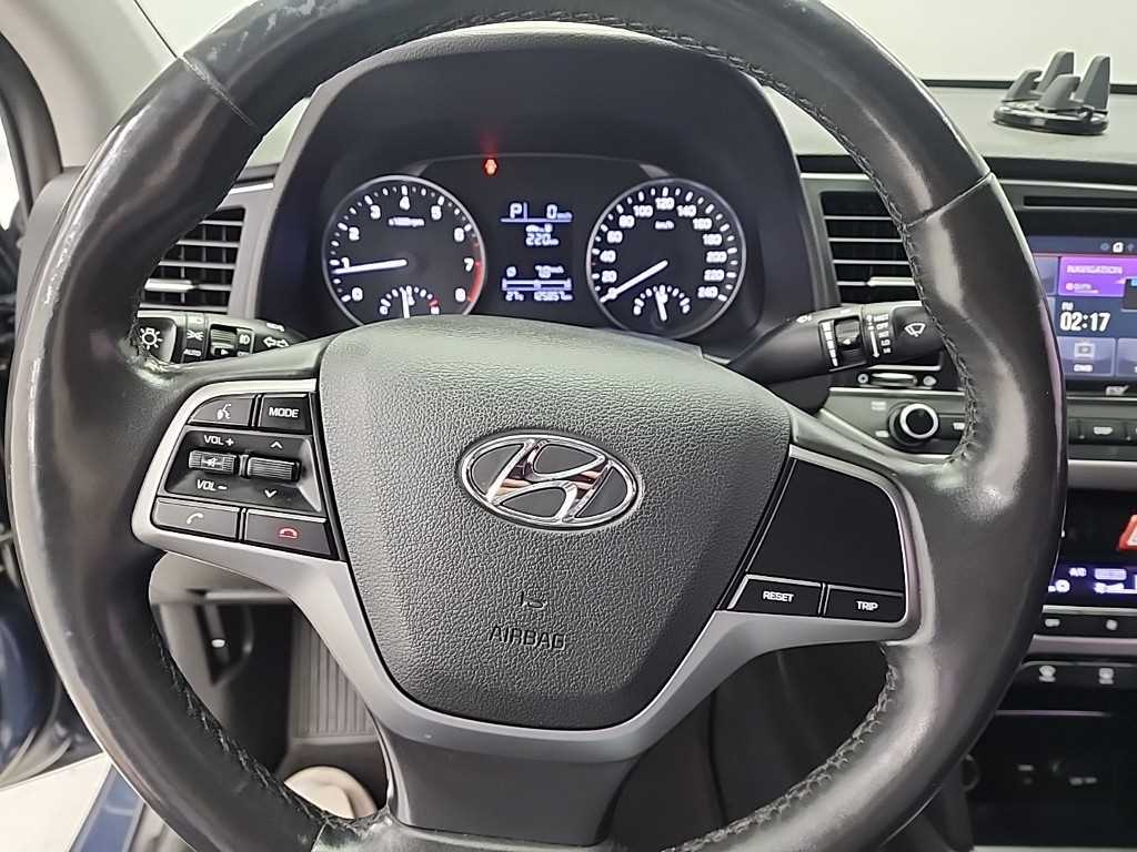 HYUNDAI Avante - Vista 9