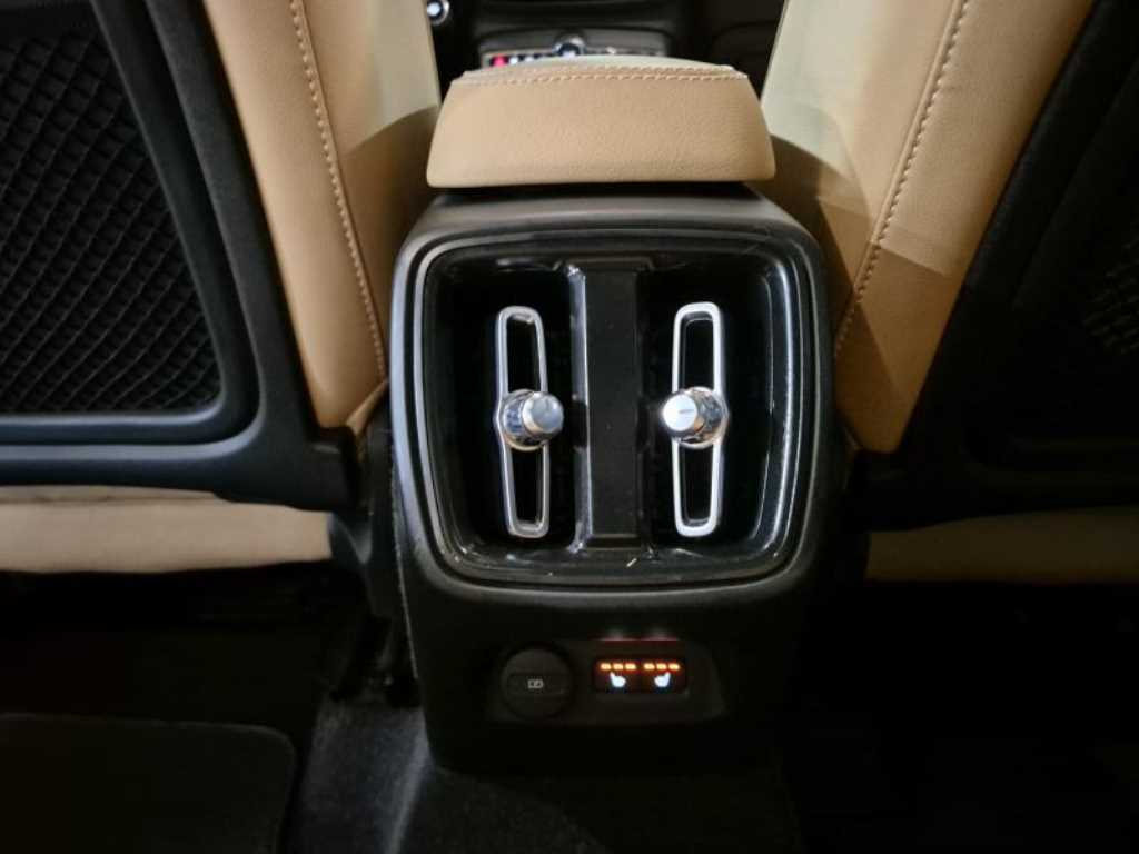 Volvo XC40 - Vista 9