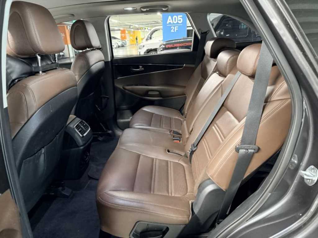 KIA Sorento - Vista 9