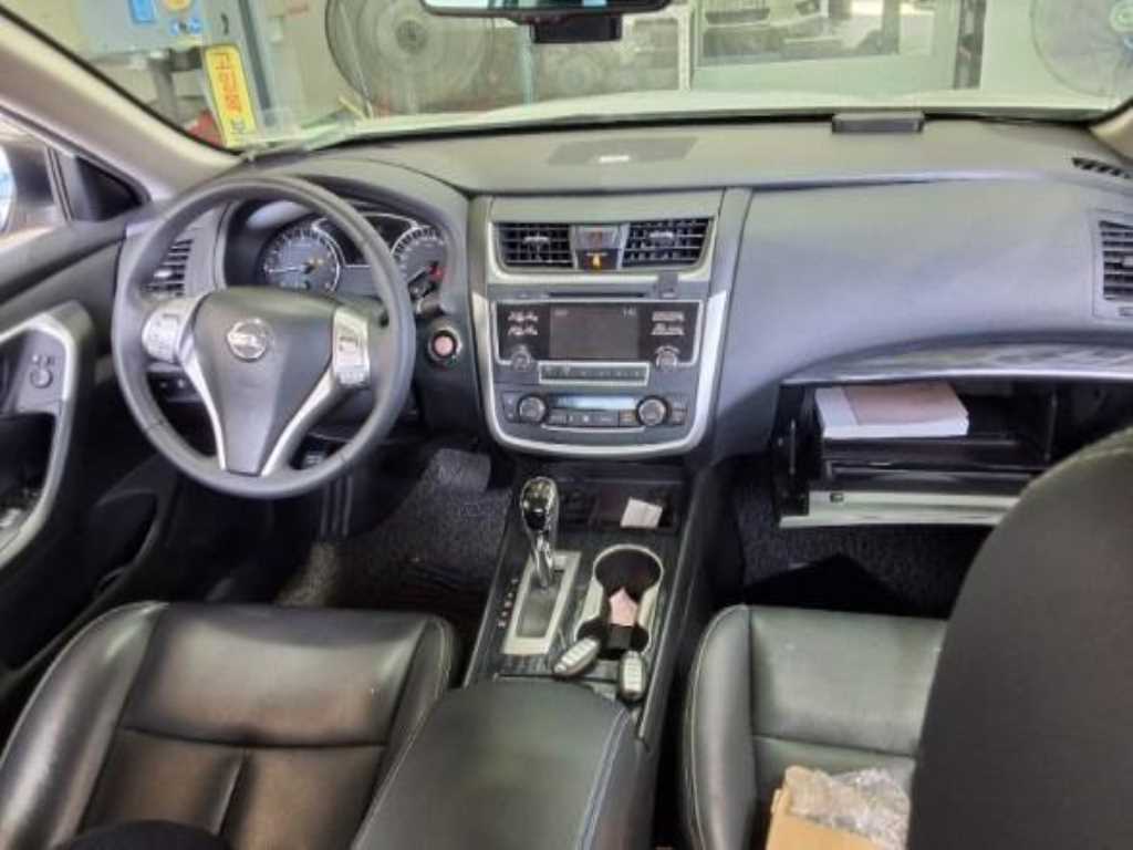 Nissan Altima - Vista 12