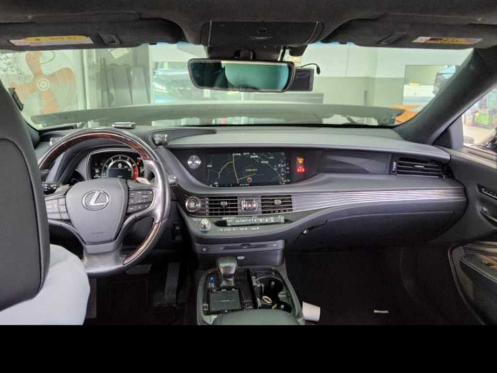 Lexus LS - Vista 10