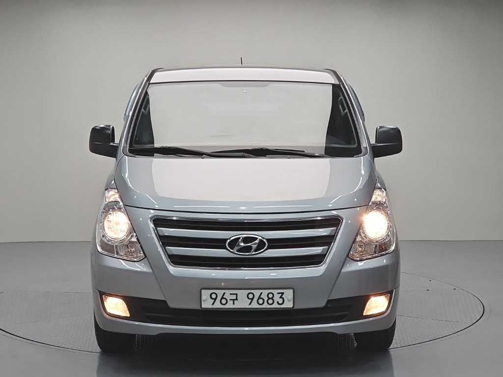 HYUNDAI Starex - Vista 2
