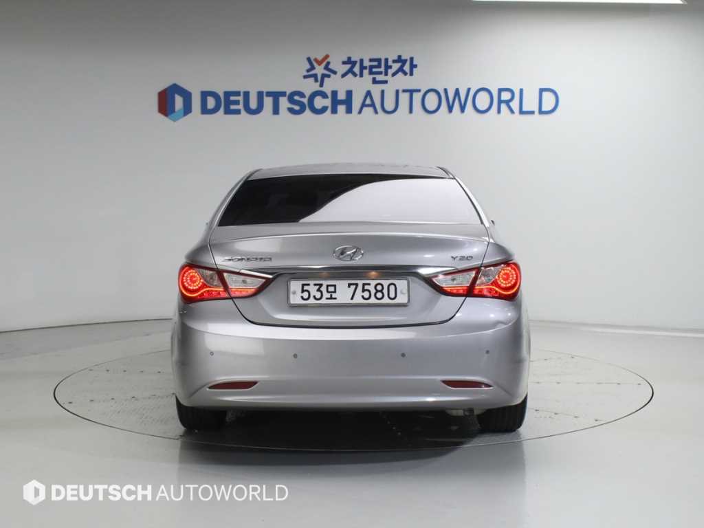 HYUNDAI Sonata - Vista 4