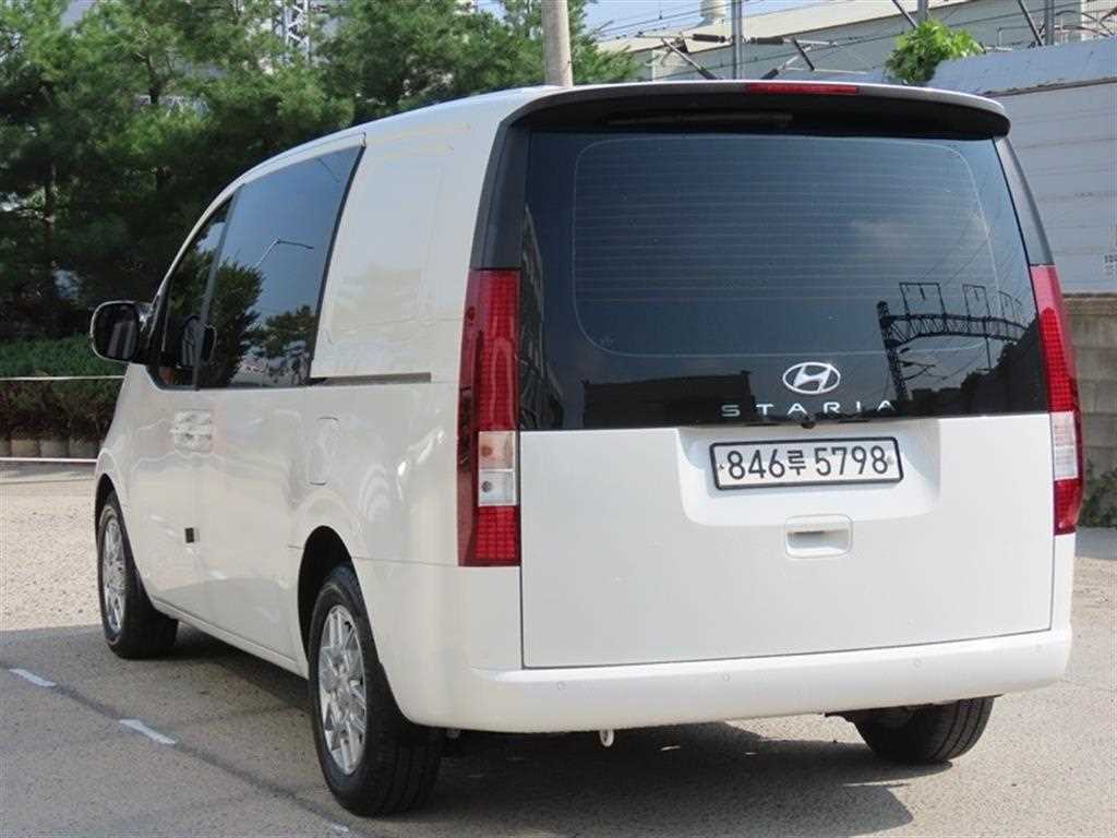 HYUNDAI Staria - Vista 3