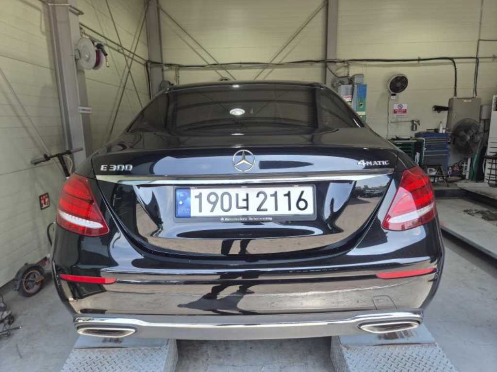 Mercedes Benz E class - Vista 2