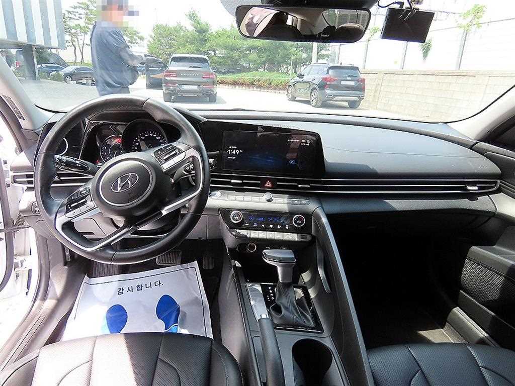 HYUNDAI Avante - Vista 7