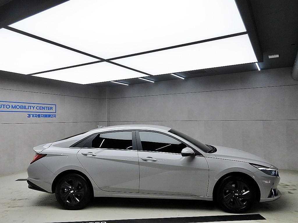HYUNDAI Avante - Vista 2