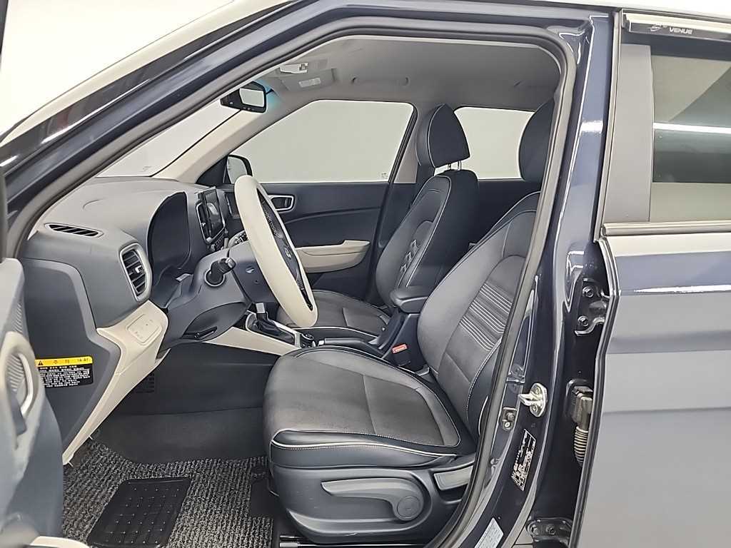 HYUNDAI Venue - Vista 11