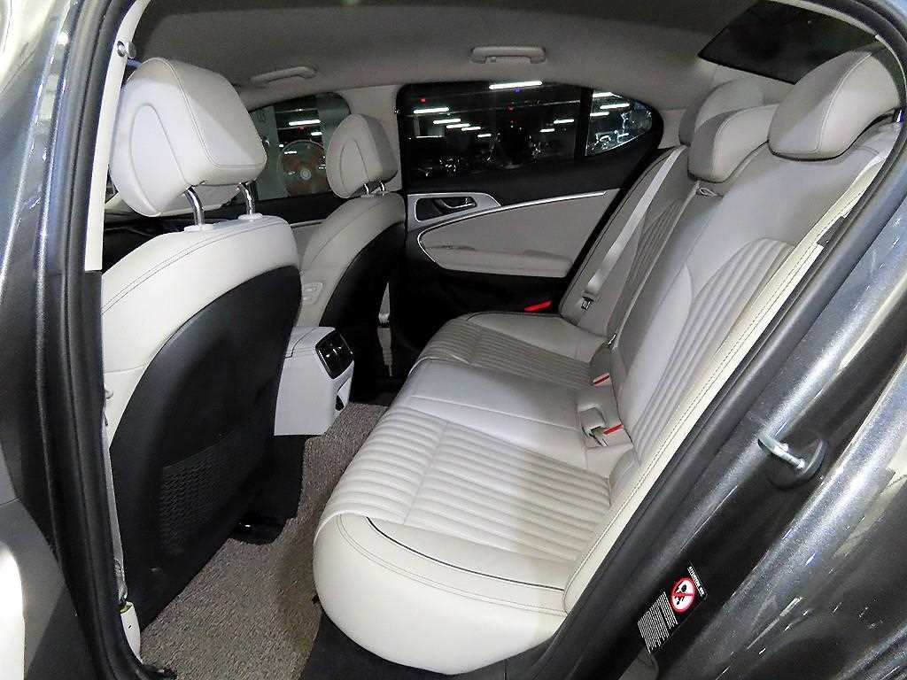 Genesis G70 - Vista 7