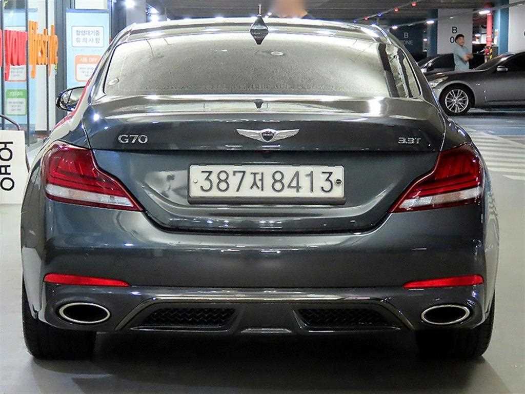 Genesis G70 - Vista 6
