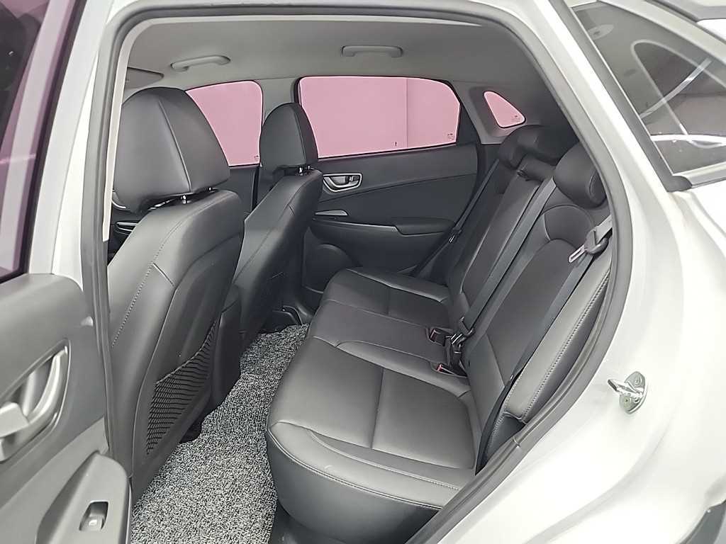HYUNDAI Kona - Vista 12