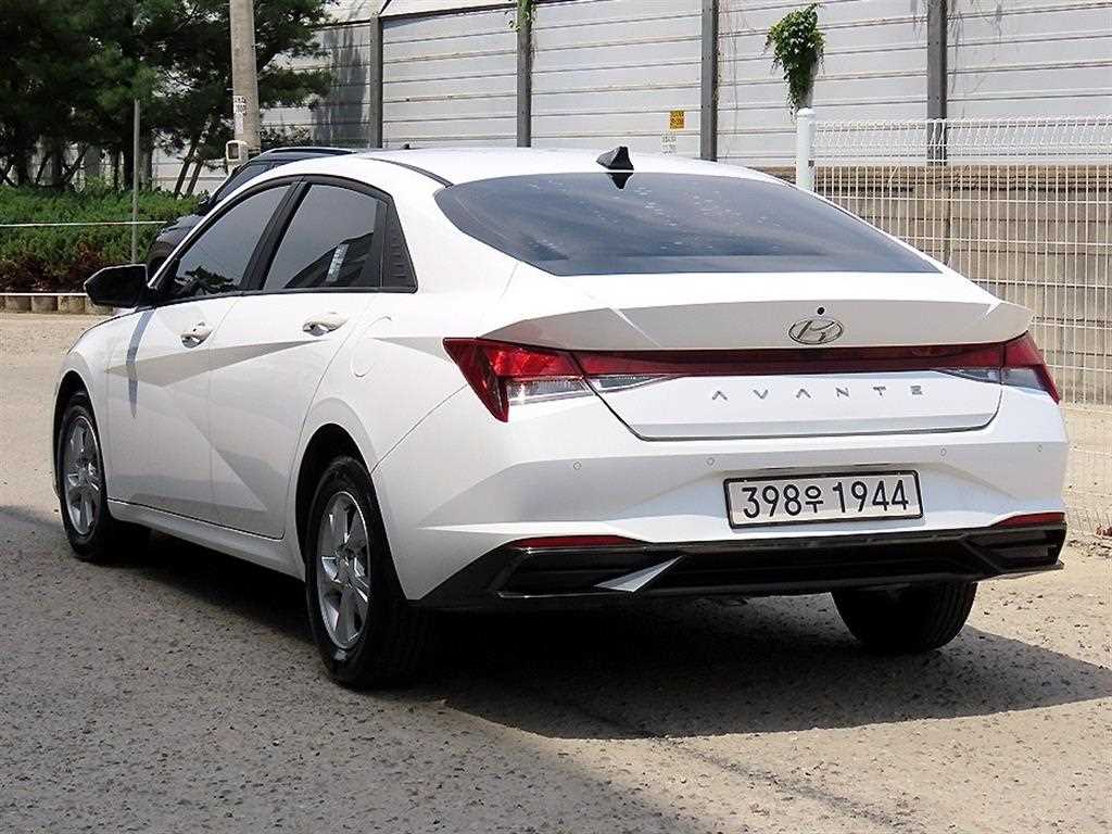 HYUNDAI Avante - Vista 3