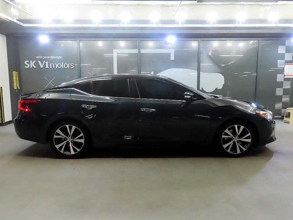 Nissan Maxima - Vista 3