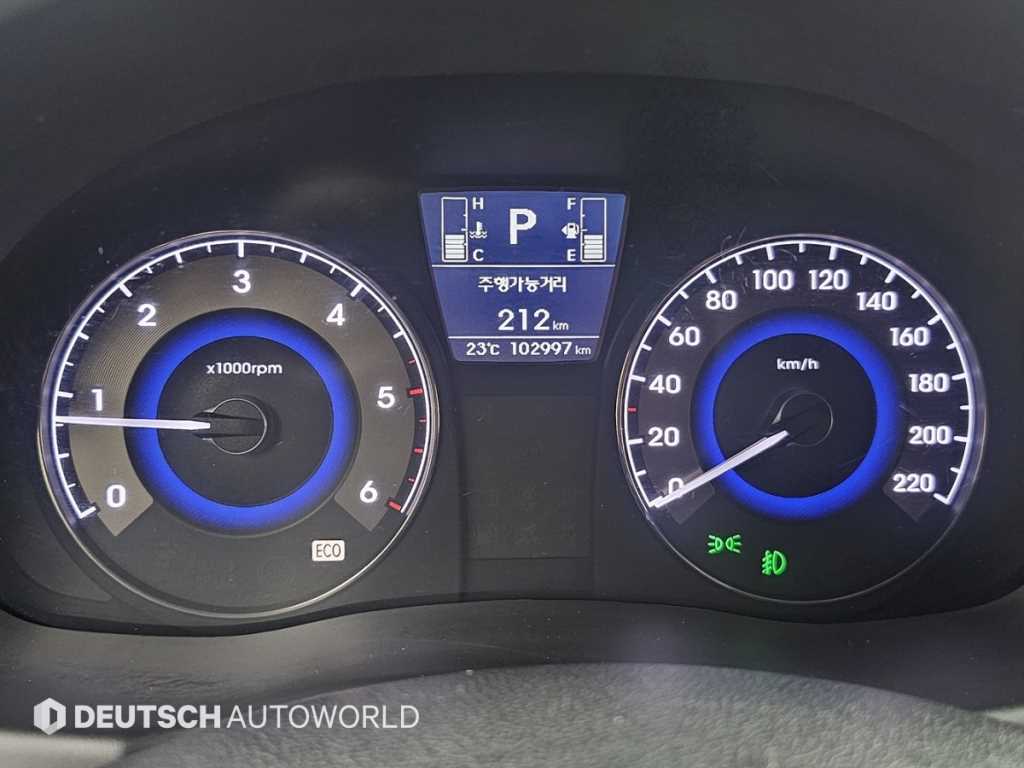 HYUNDAI Accent - Vista 8