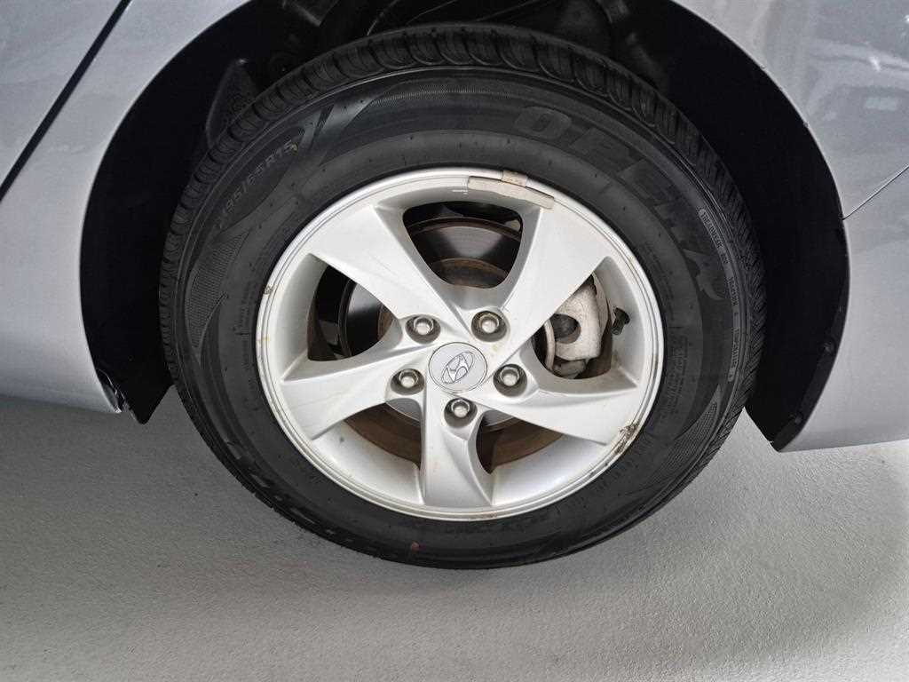 HYUNDAI Avante - Vista 5