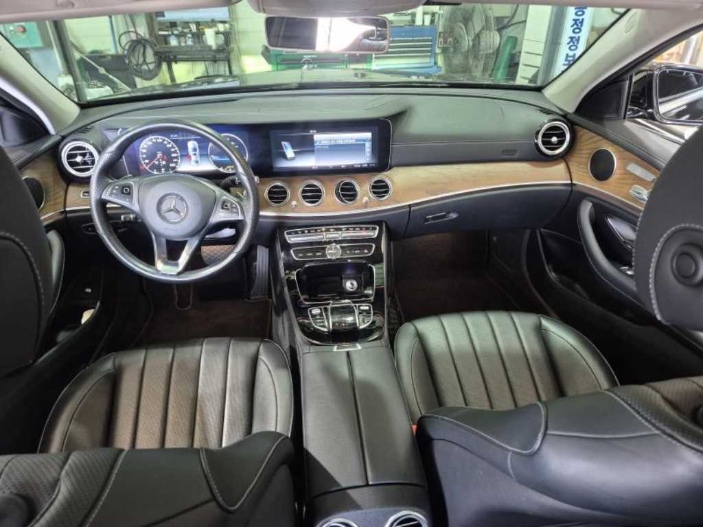 Mercedes Benz E class - Vista 5