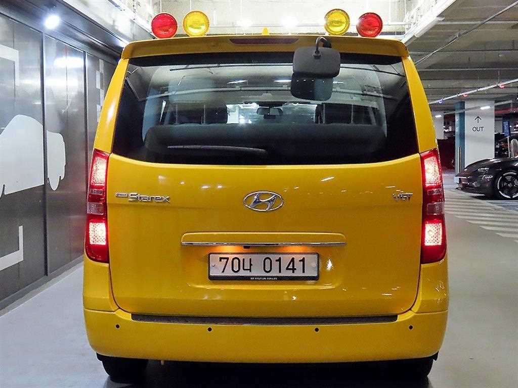 HYUNDAI Starex - Vista 7