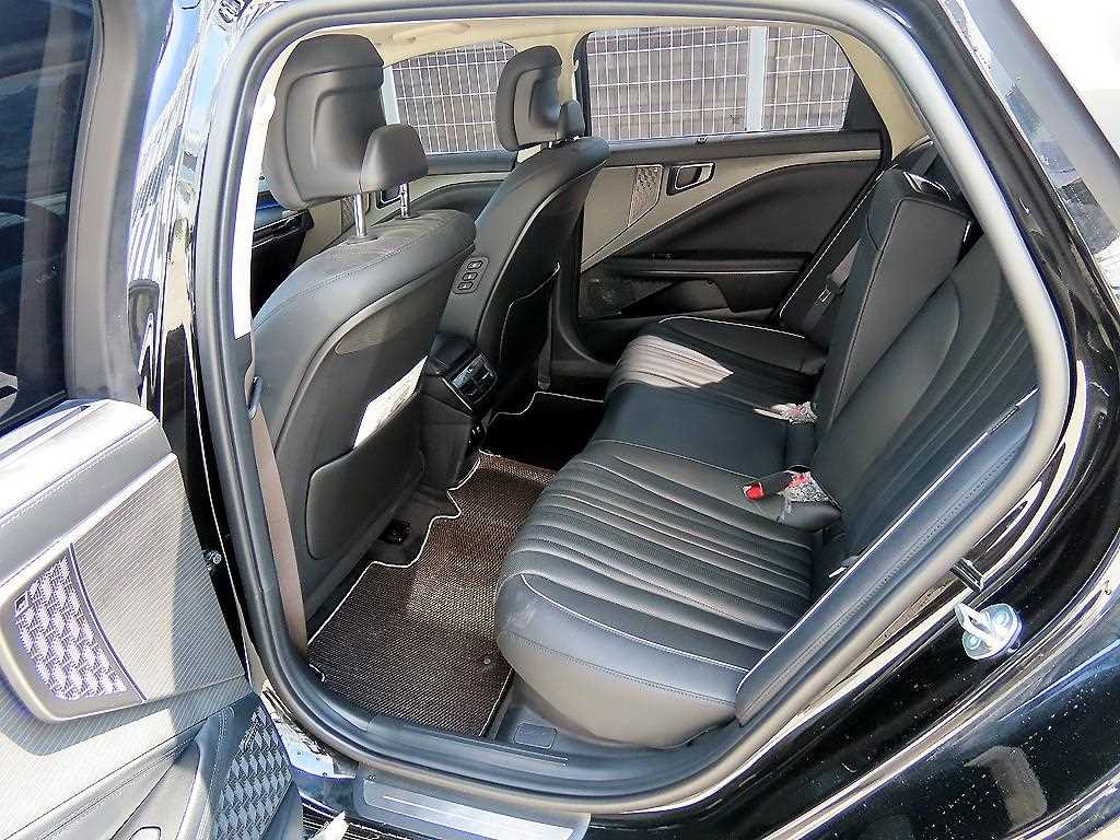 KIA K8 - Vista 8