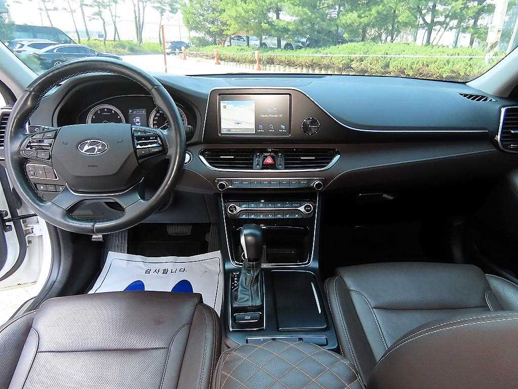 HYUNDAI Grandeur - Vista 7