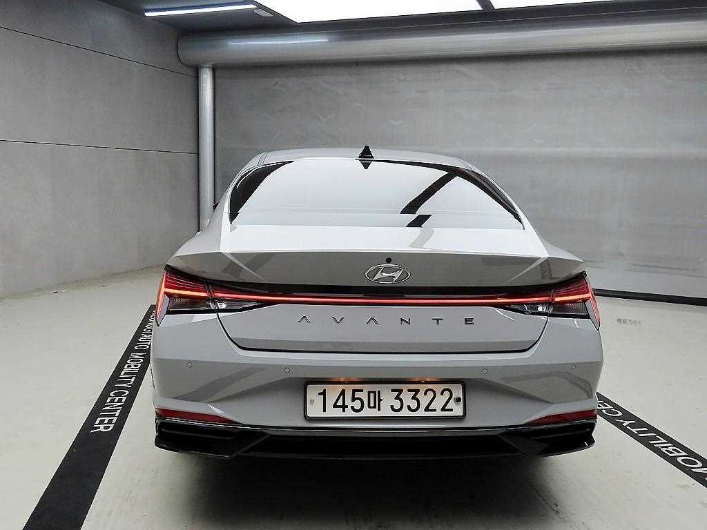 HYUNDAI Avante - Vista 3