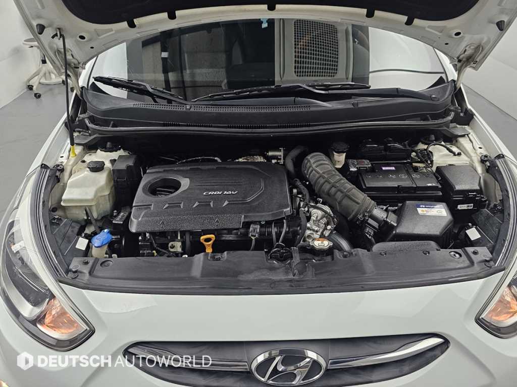 HYUNDAI Accent - Vista 6