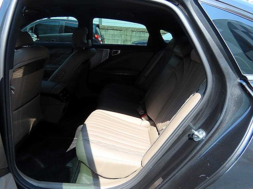 KIA K8 - Vista 8