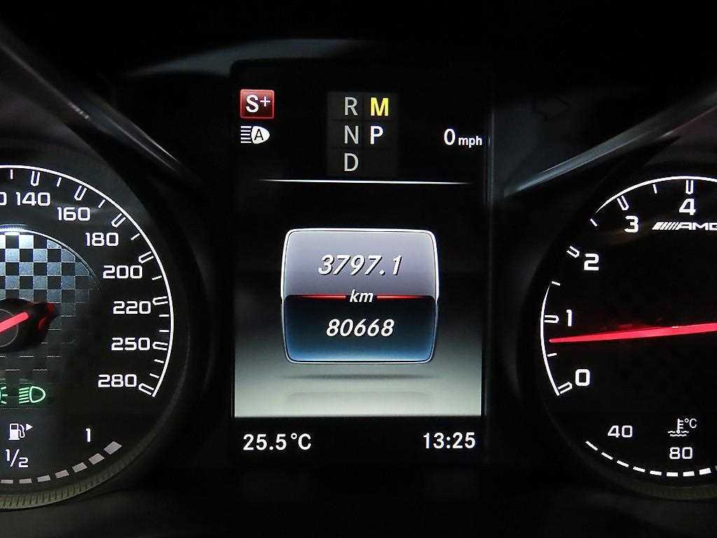 Mercedes Benz GLC Class - Vista 9