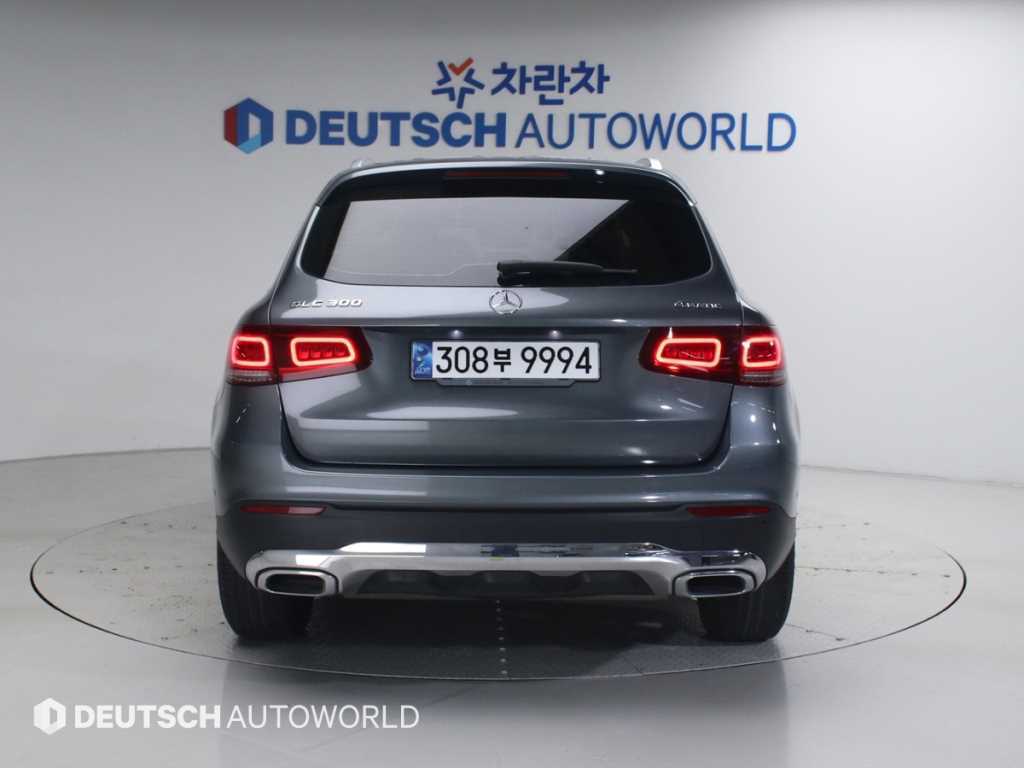 Mercedes Benz GLC Class - Vista 4