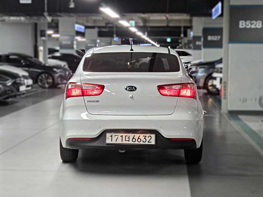 KIA Pride - Vista 4