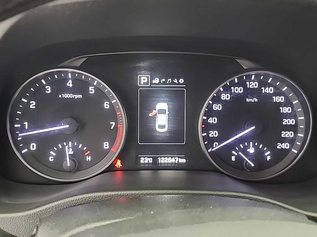 HYUNDAI Avante - Vista 6