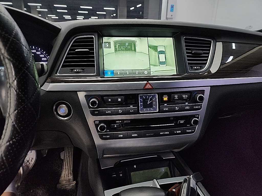 Genesis G80 - Vista 10