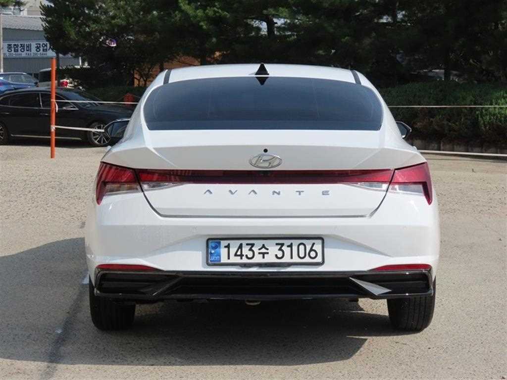 HYUNDAI Avante - Vista 4