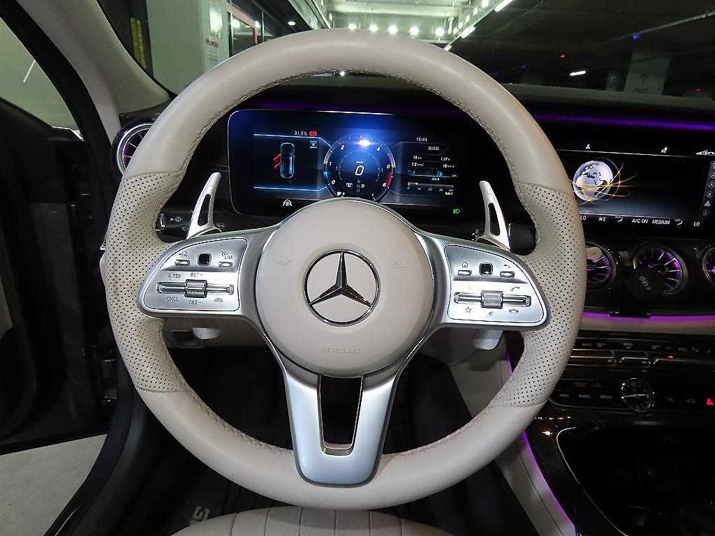 Mercedes Benz CLS Class - Vista 9