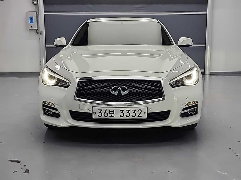 Infiniti Q - Vista 2