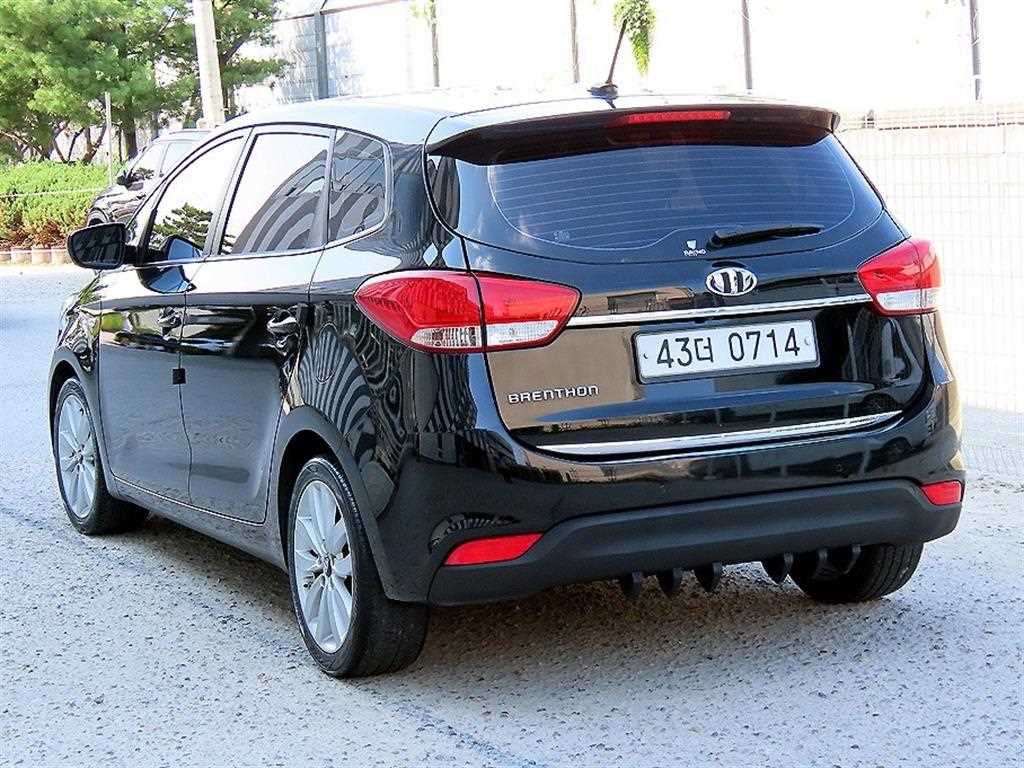 KIA Carens - Vista 3