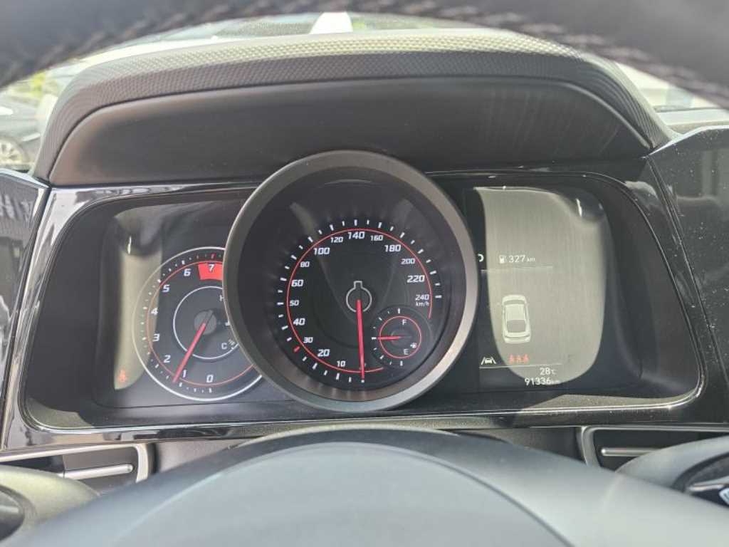 HYUNDAI Avante - Vista 10