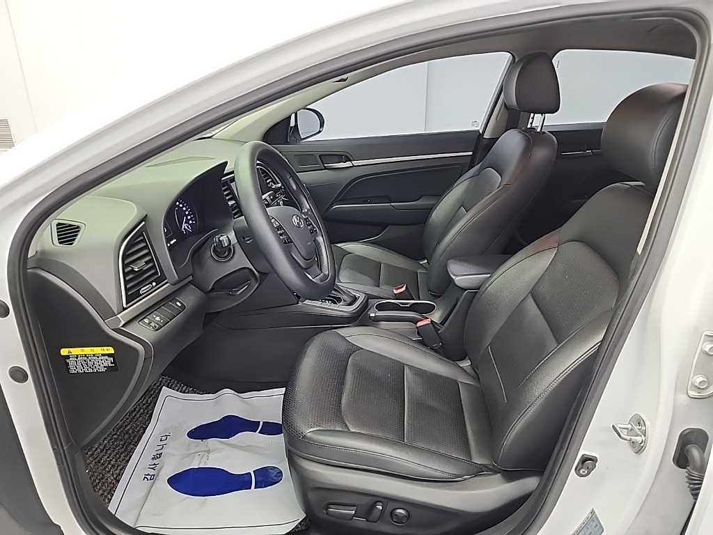 HYUNDAI Avante - Vista 11