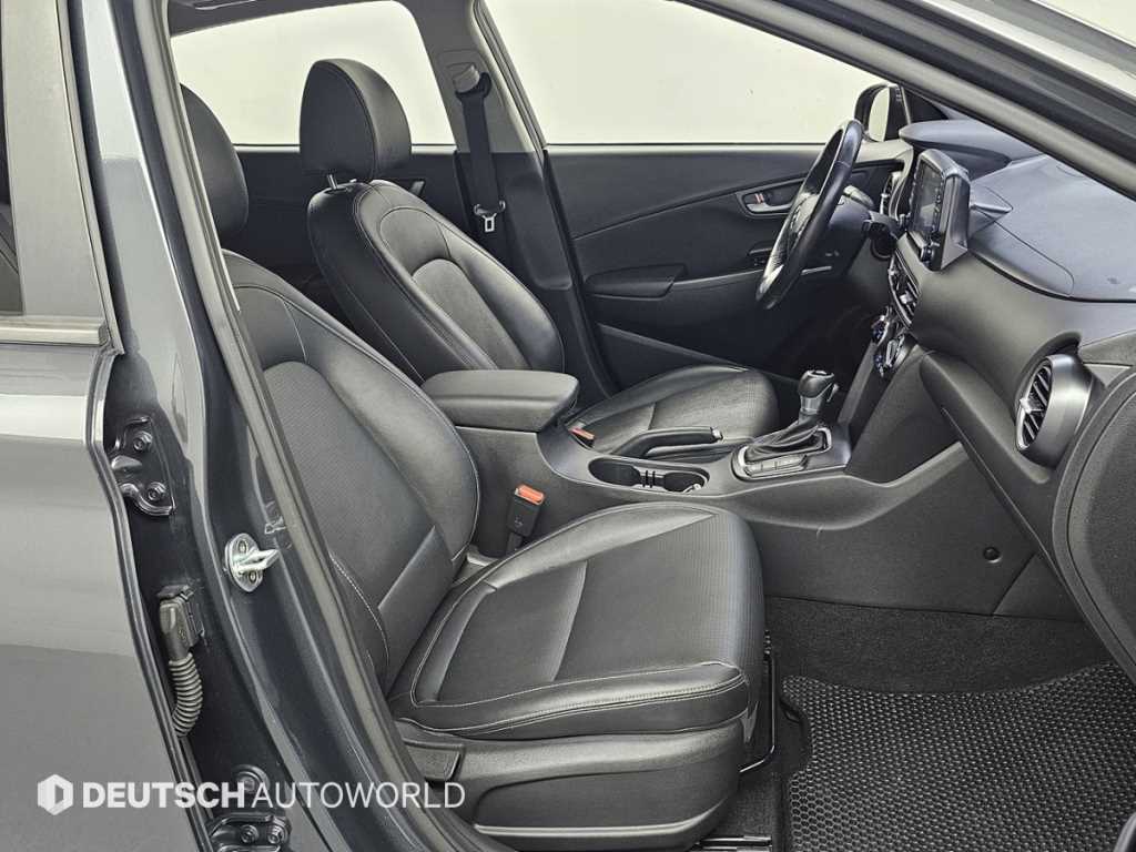 HYUNDAI Kona - Vista 10