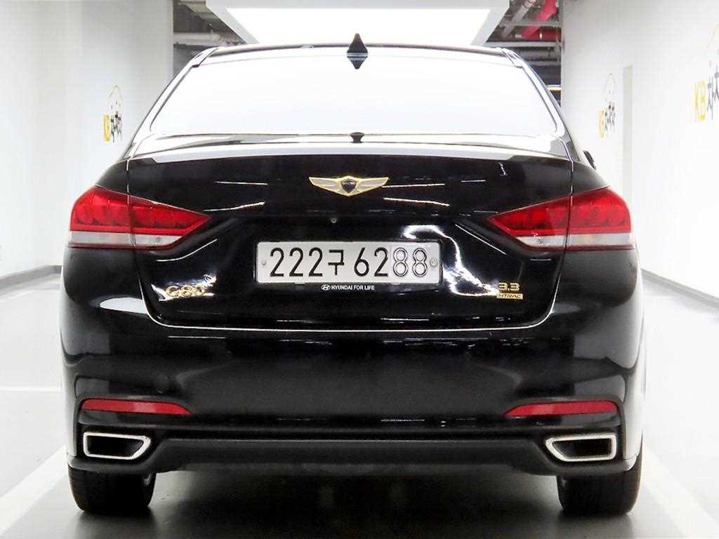 HYUNDAI Genesis - Vista 3