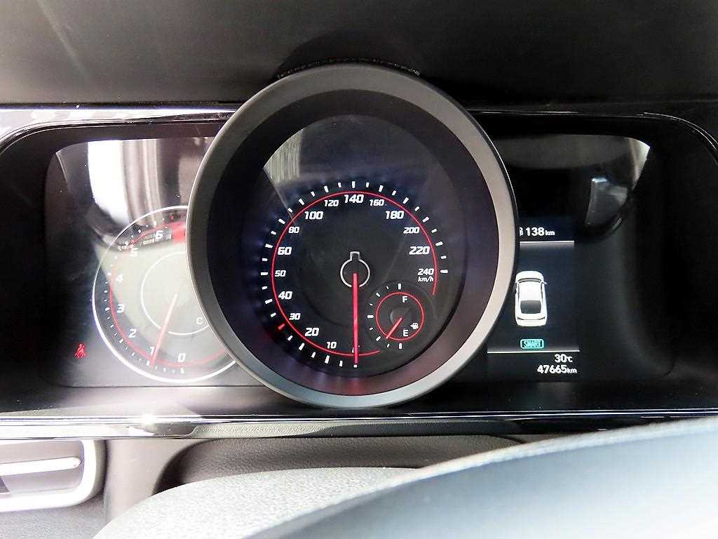 HYUNDAI Avante - Vista 9