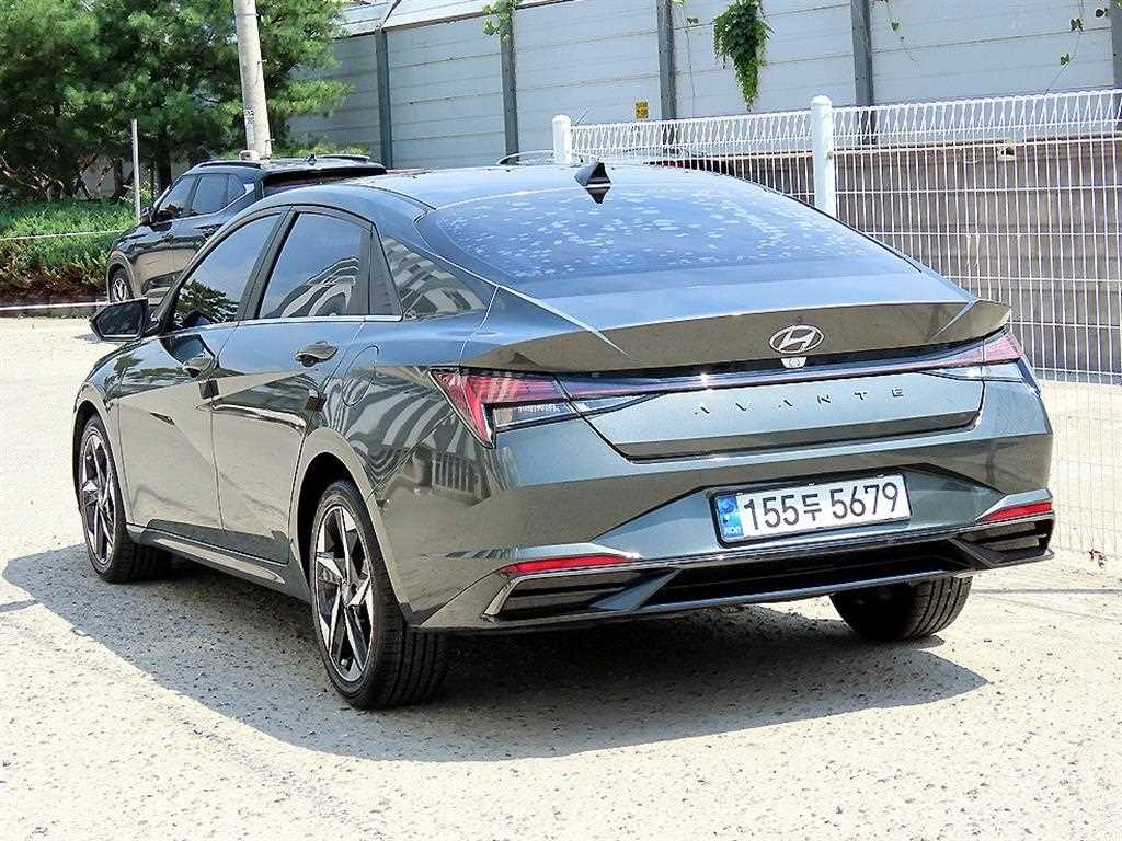 HYUNDAI Avante - Vista 3