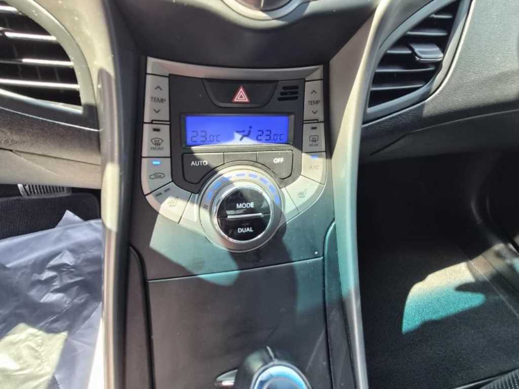 HYUNDAI Avante - Vista 11
