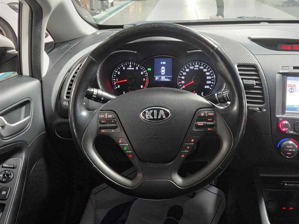 KIA K3 - Vista 8