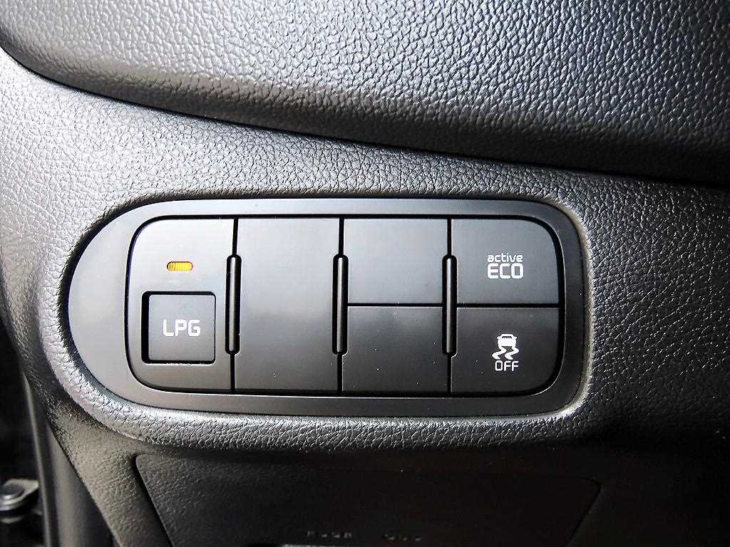 KIA Carens 2016 Negro - Importación desde Corea - HF Imports Iquique - Foto 14