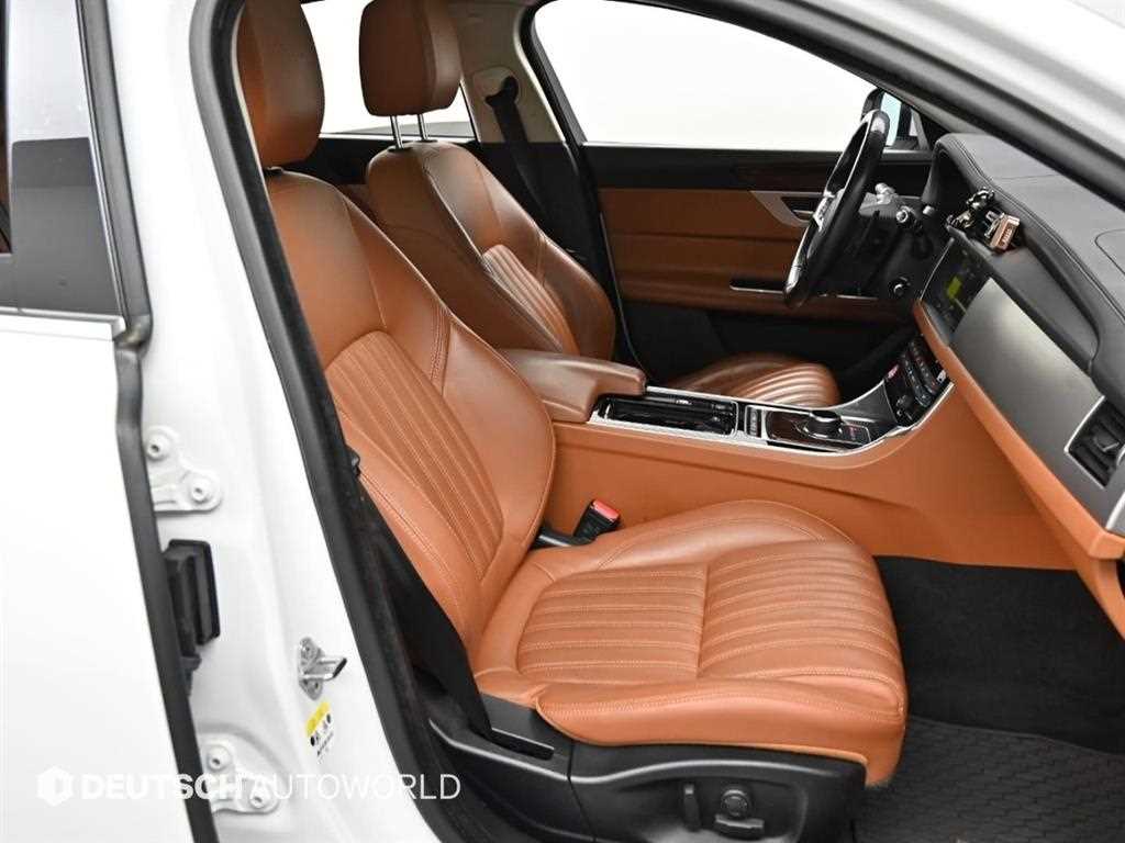 Jaguar XF - Vista 10