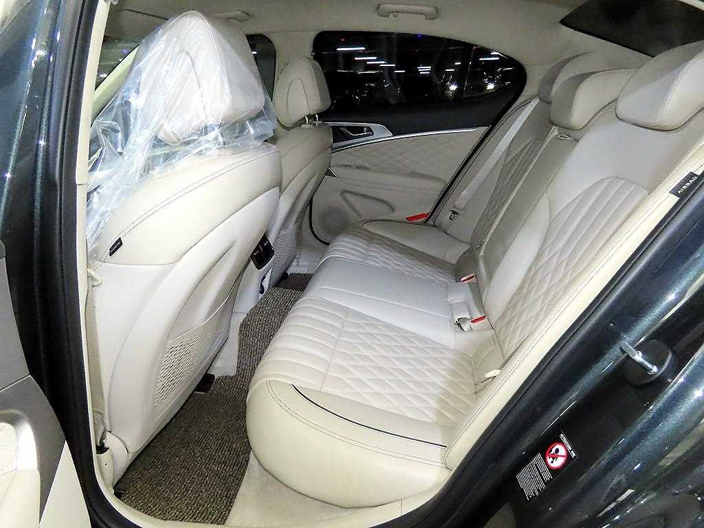 Genesis G70 - Vista 7