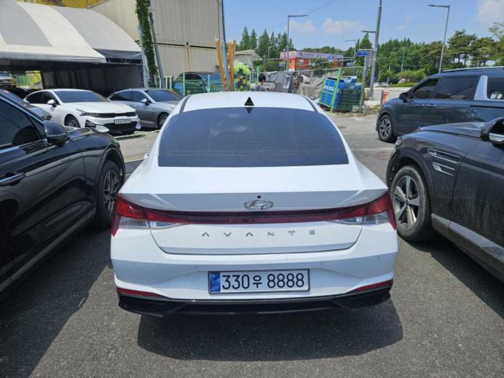 HYUNDAI Avante - Vista 3