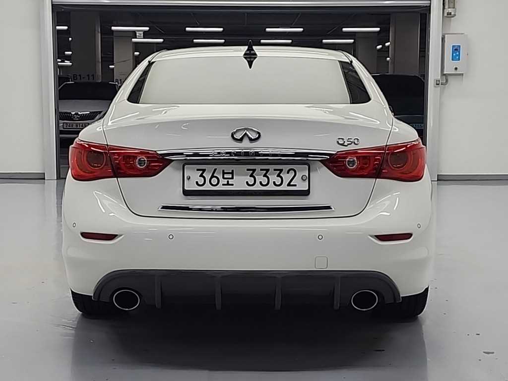Infiniti Q - Vista 3